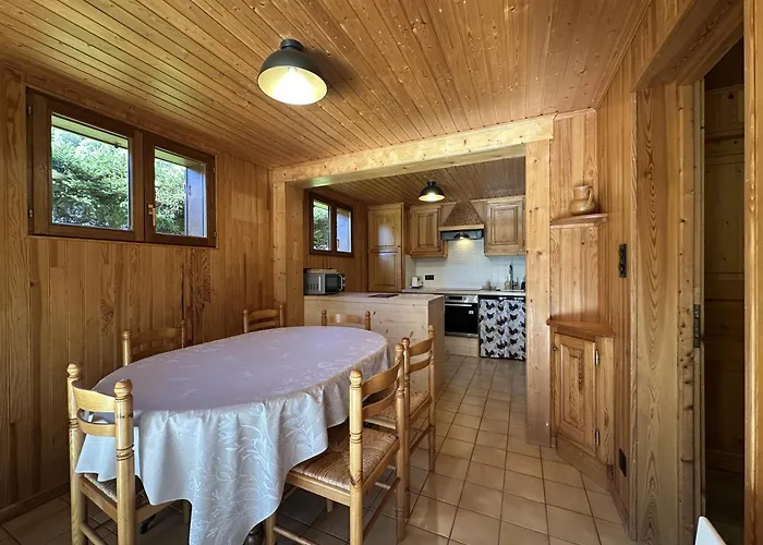 Du Grand Arbre Chalet Le Ménil